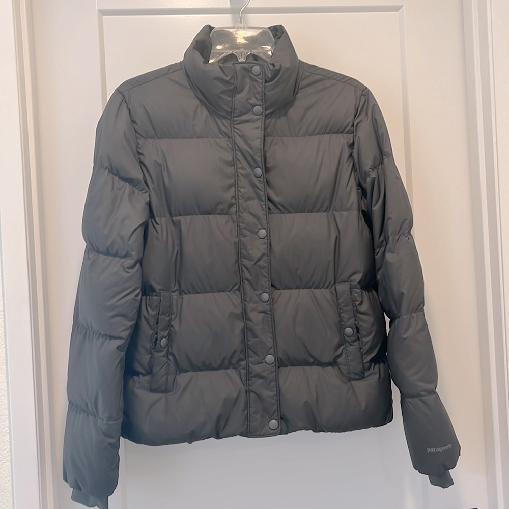 Women’s Patagonia Silent Down Jacket, dark gray, sz Medium